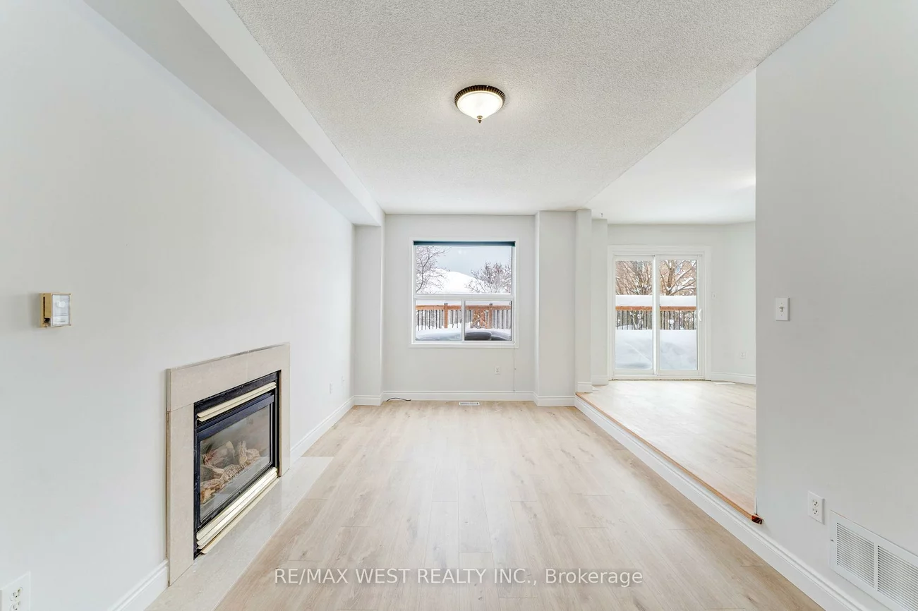 20, Felt, Bayshore, Barrie