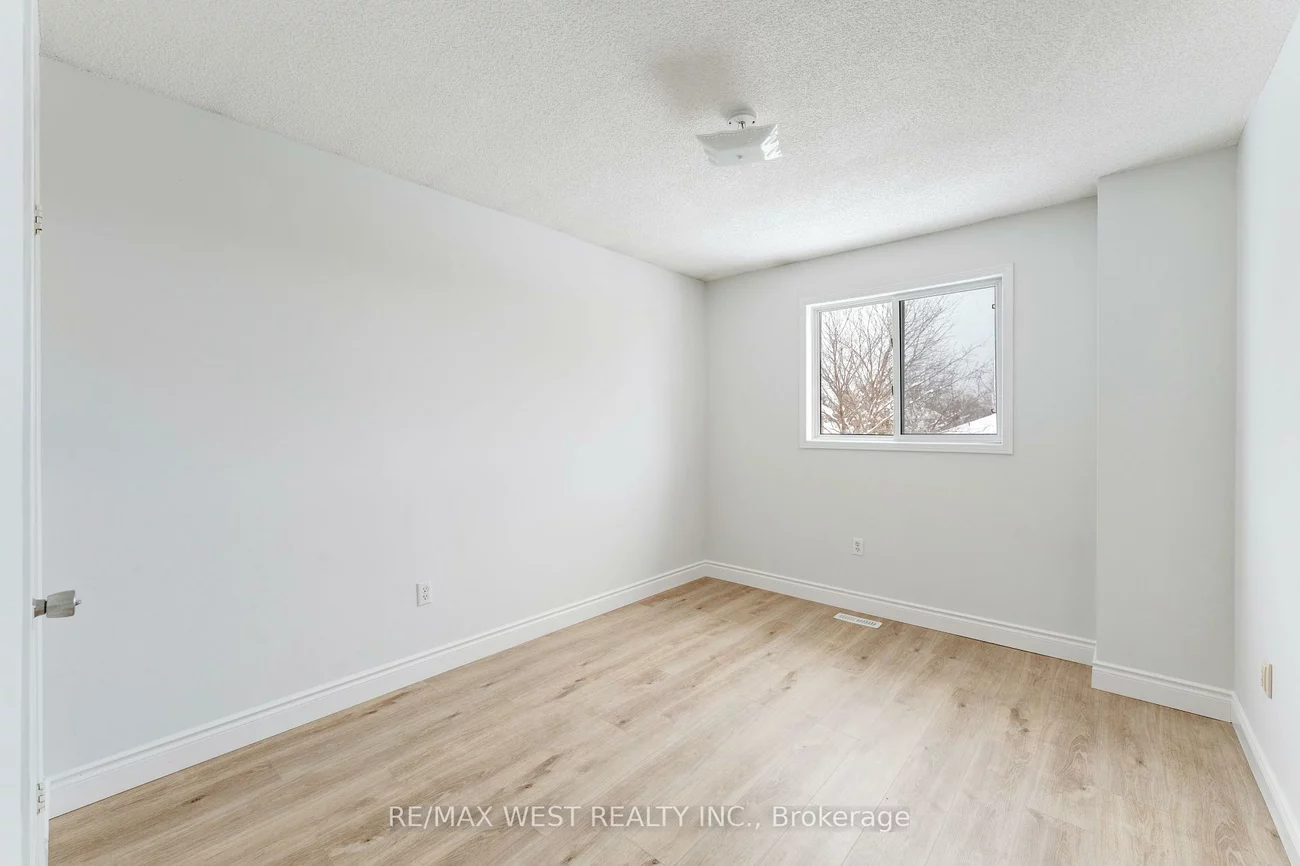 20, Felt, Bayshore, Barrie