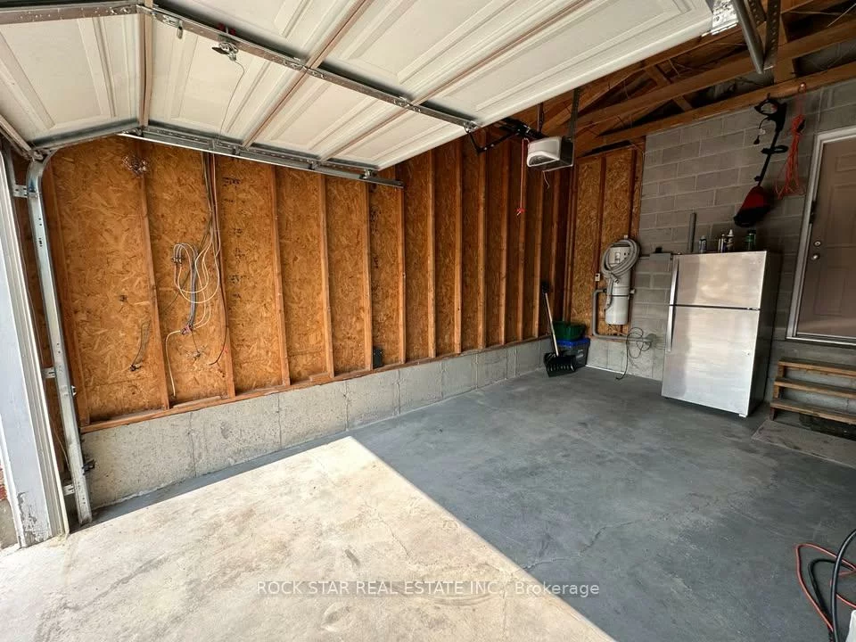 31, Red Oak, Holly, Barrie