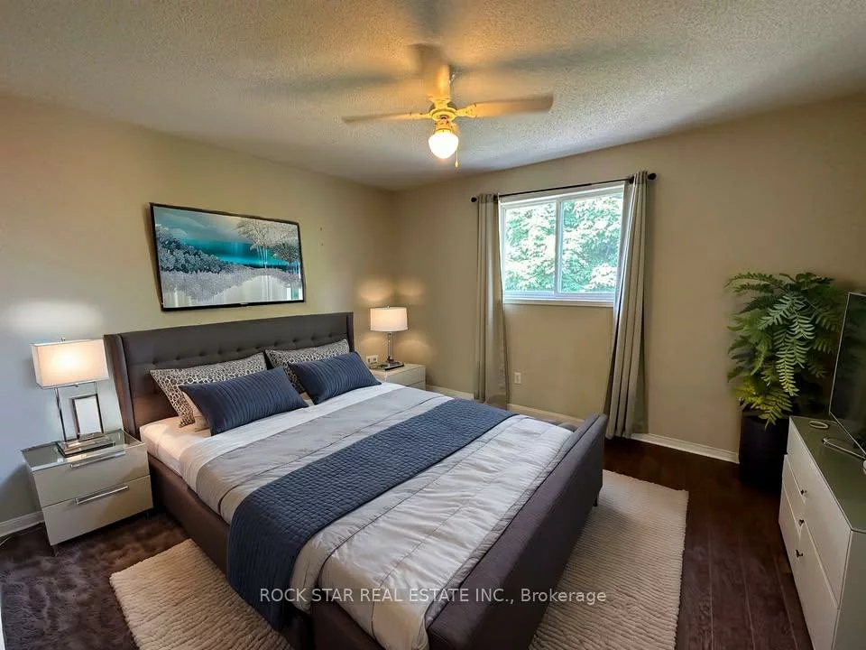 31, Red Oak, Holly, Barrie