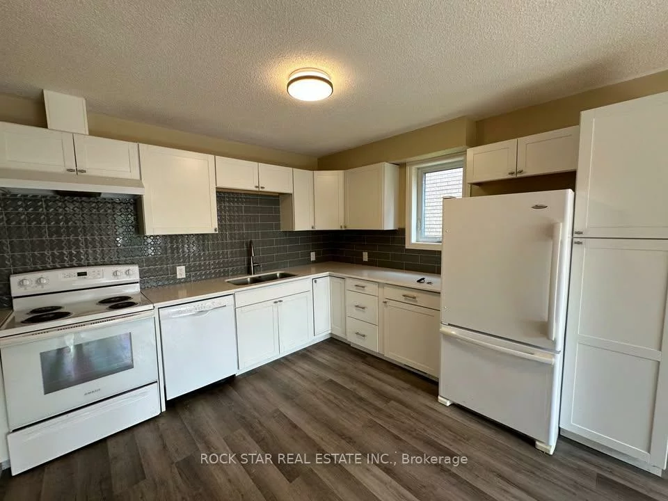 31, Red Oak, Holly, Barrie