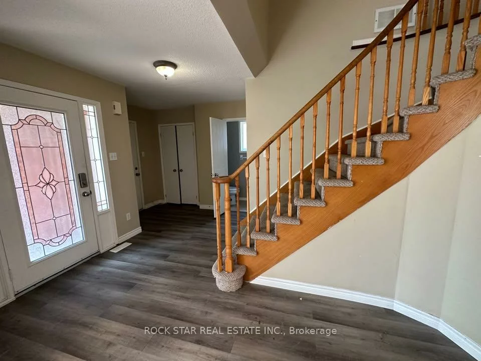 31, Red Oak, Holly, Barrie