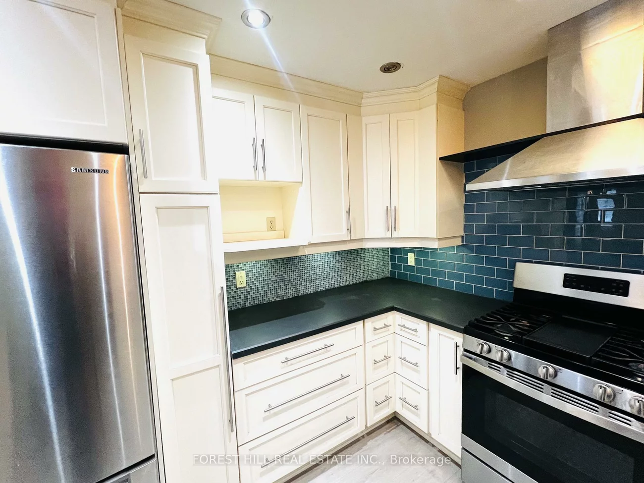 48, Steel, Grove East, Barrie