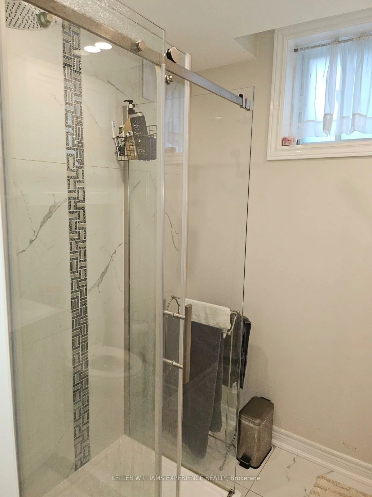 8, Grace, Painswick South, Barrie