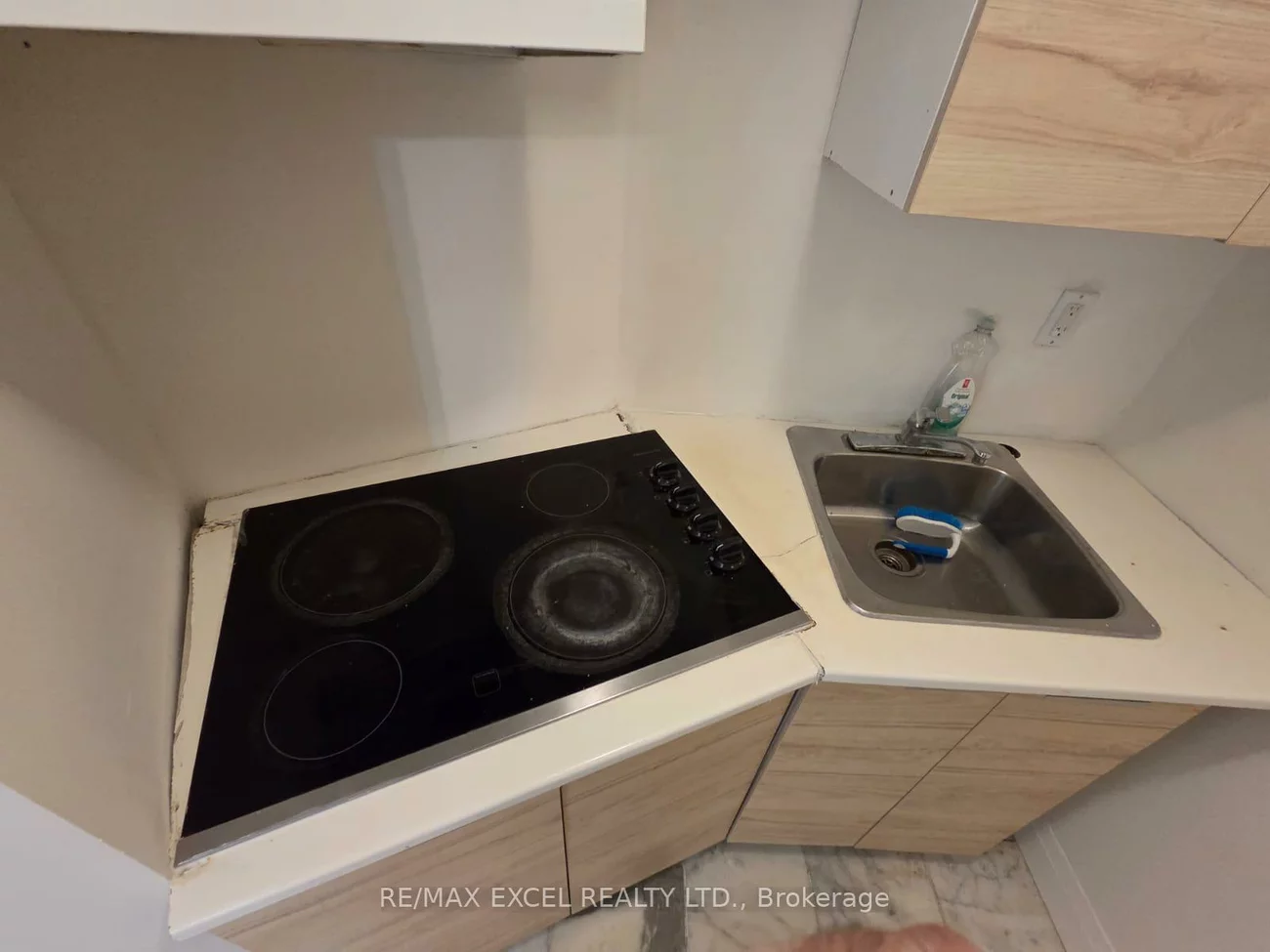 12, College, Grove East, Barrie