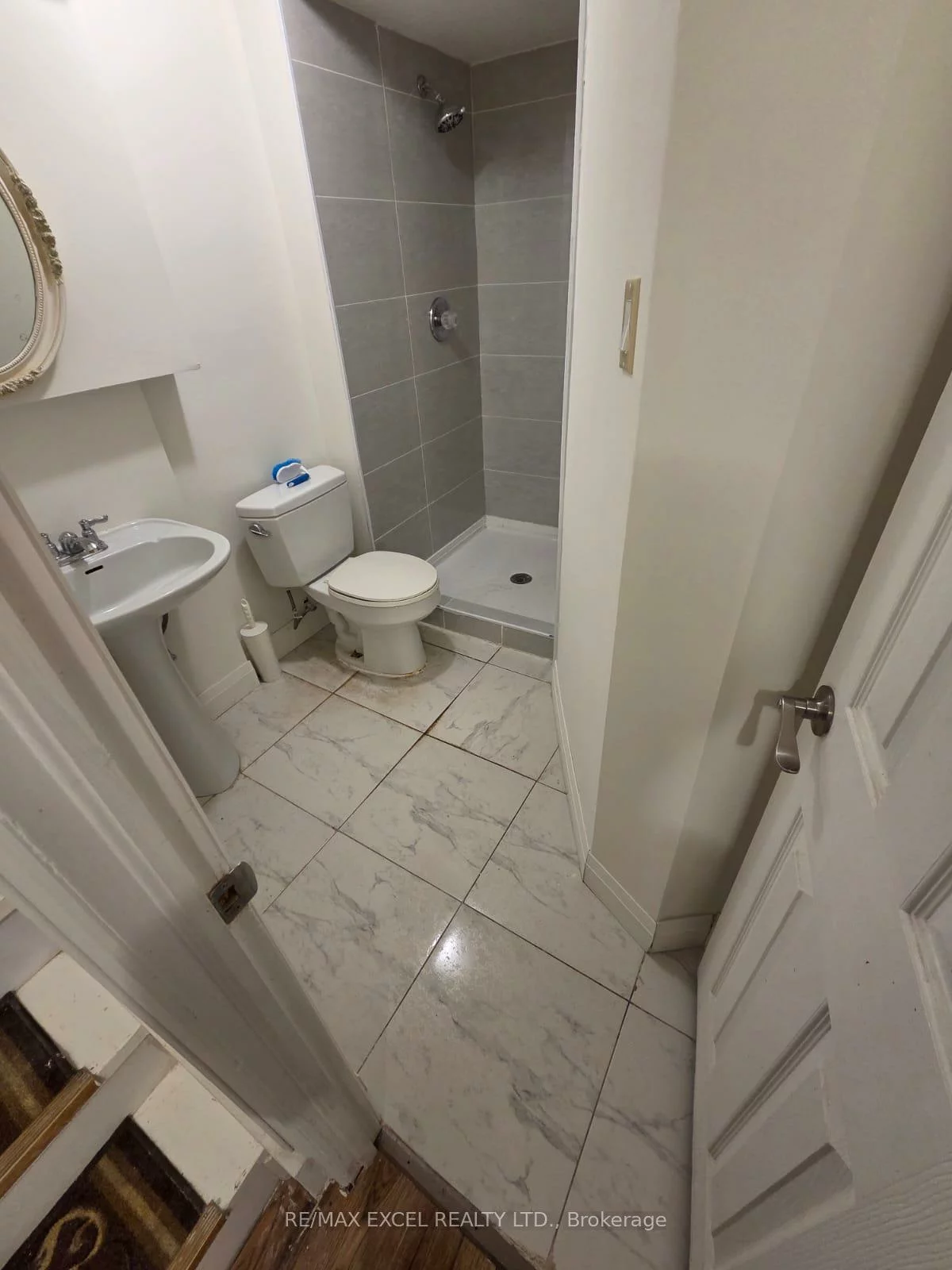 12, College, Grove East, Barrie