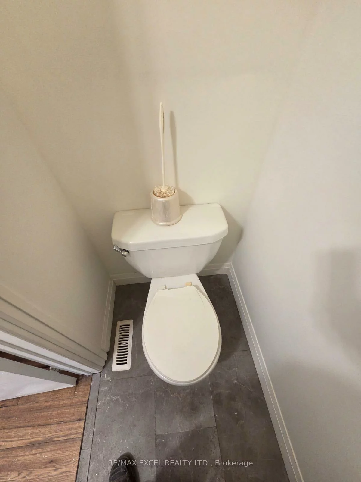 12, College, Grove East, Barrie