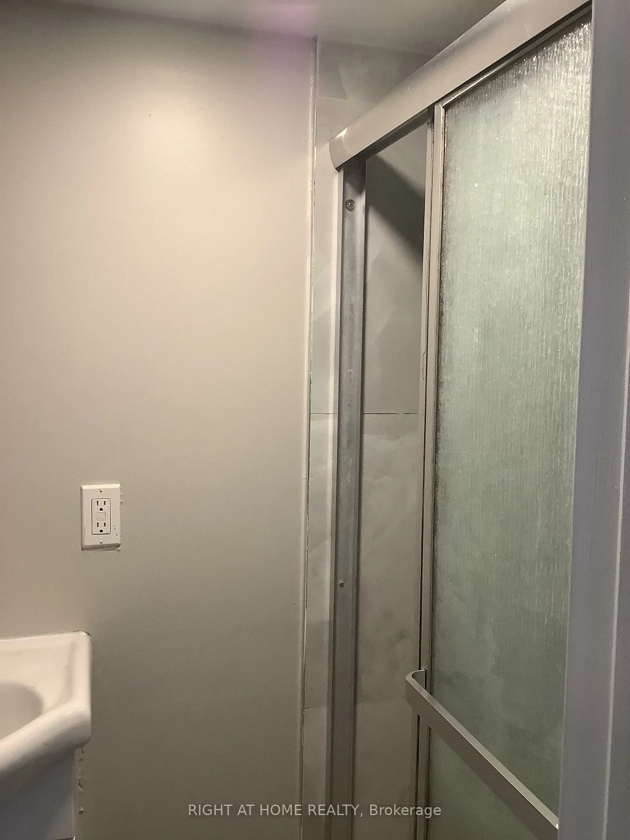 11, Rosenfeld, Grove East, Barrie