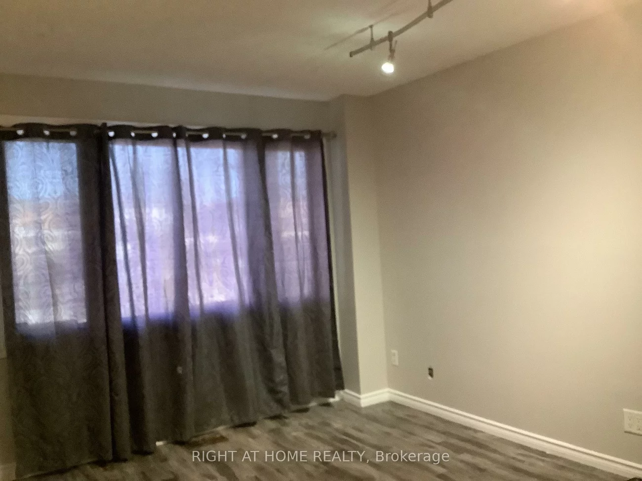 11, Rosenfeld, Grove East, Barrie