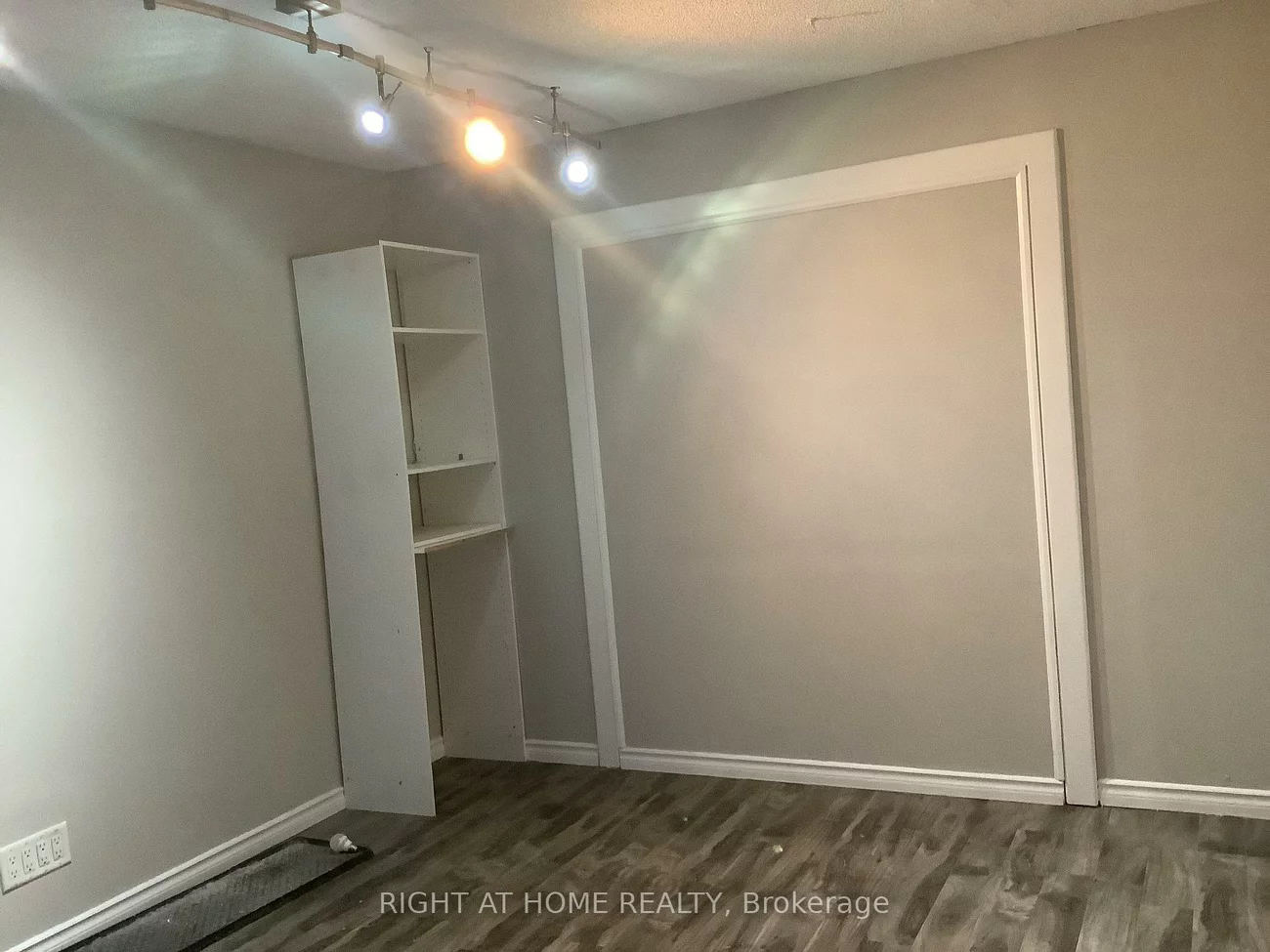 11, Rosenfeld, Grove East, Barrie