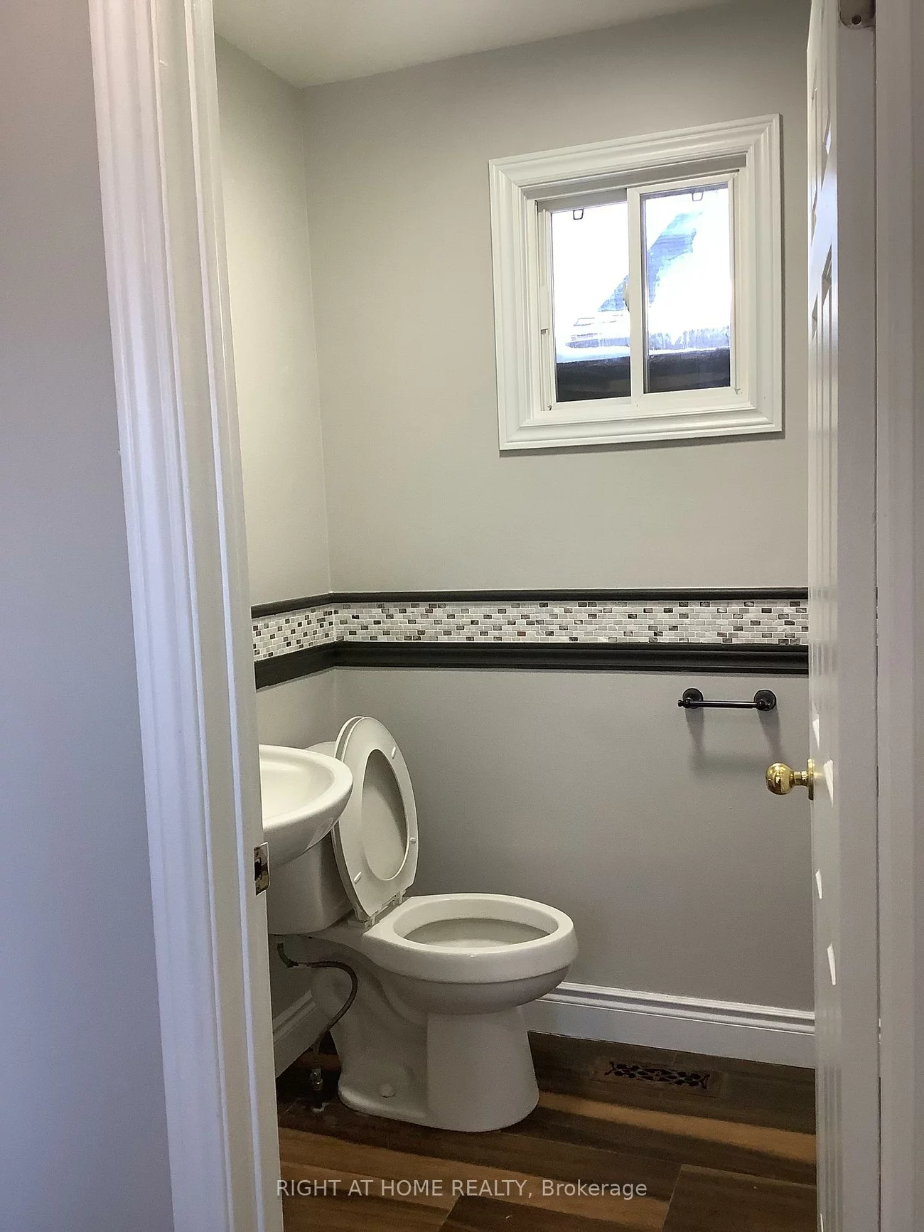 11, Rosenfeld, Grove East, Barrie