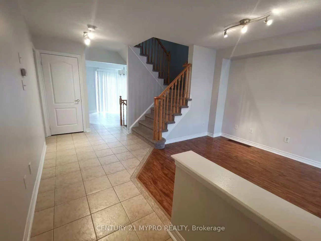 24, Beatrice, Innis-Shore, Barrie