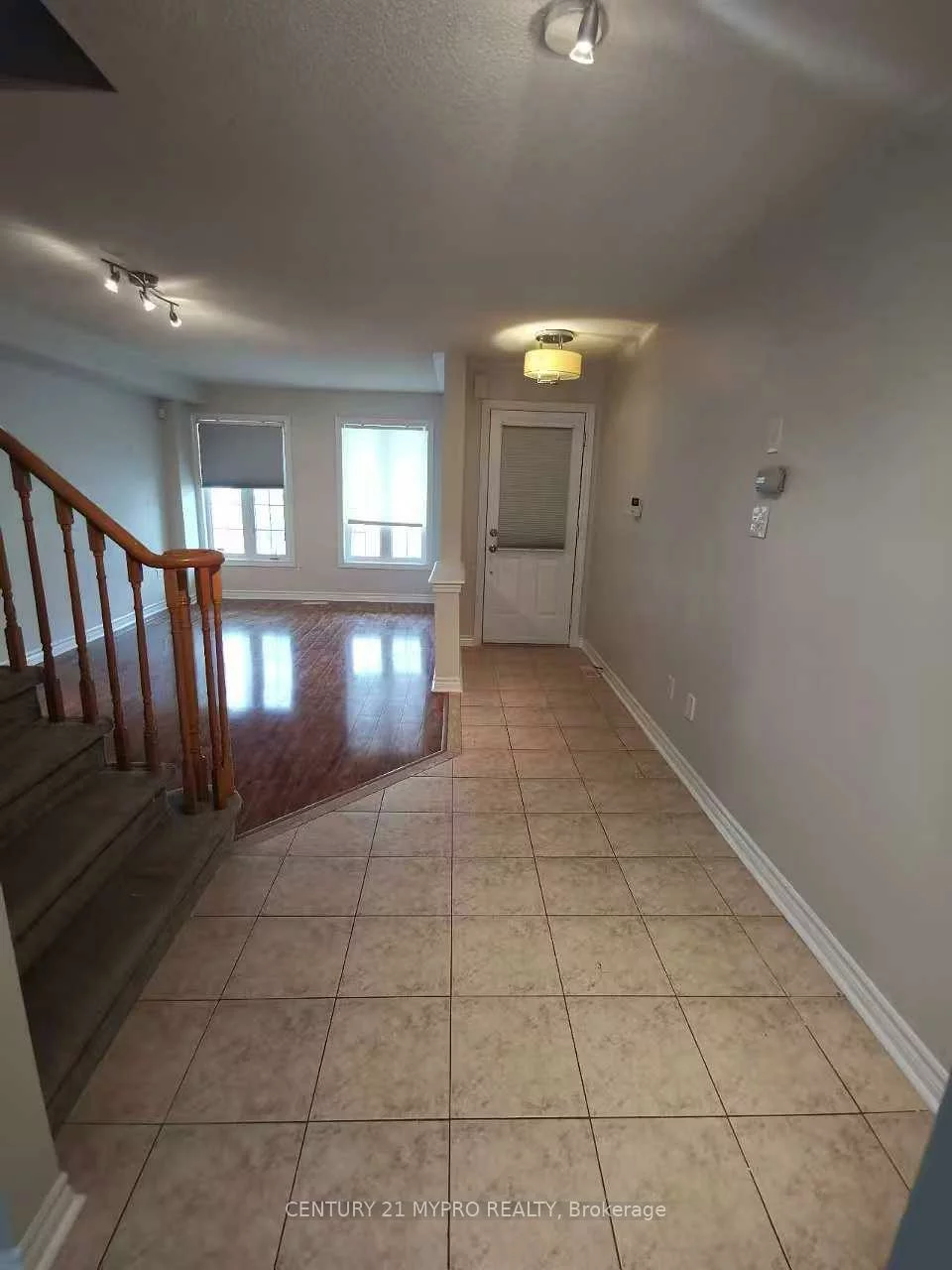 24, Beatrice, Innis-Shore, Barrie