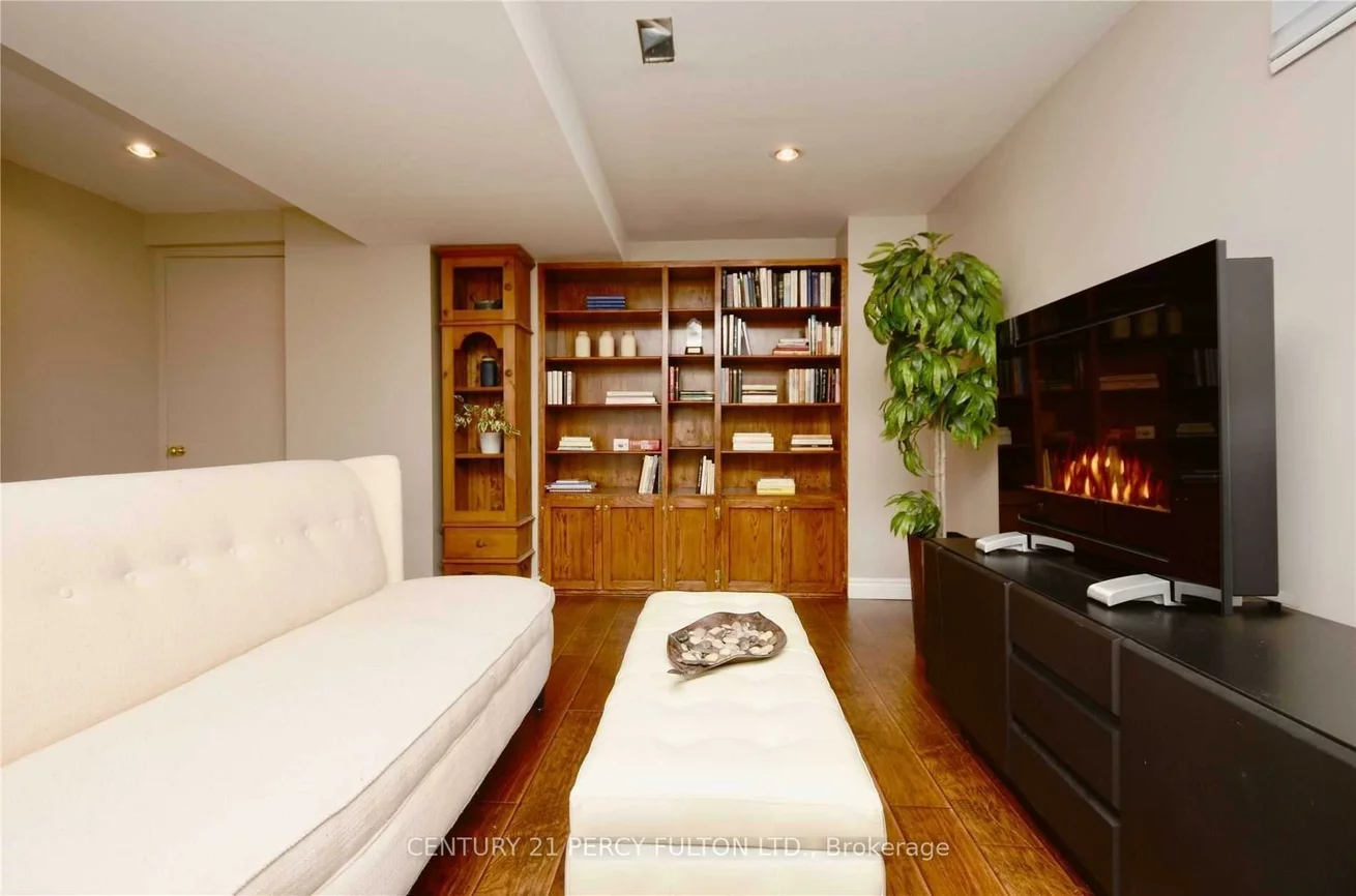 251, Livingstone, West Bayfield, Barrie