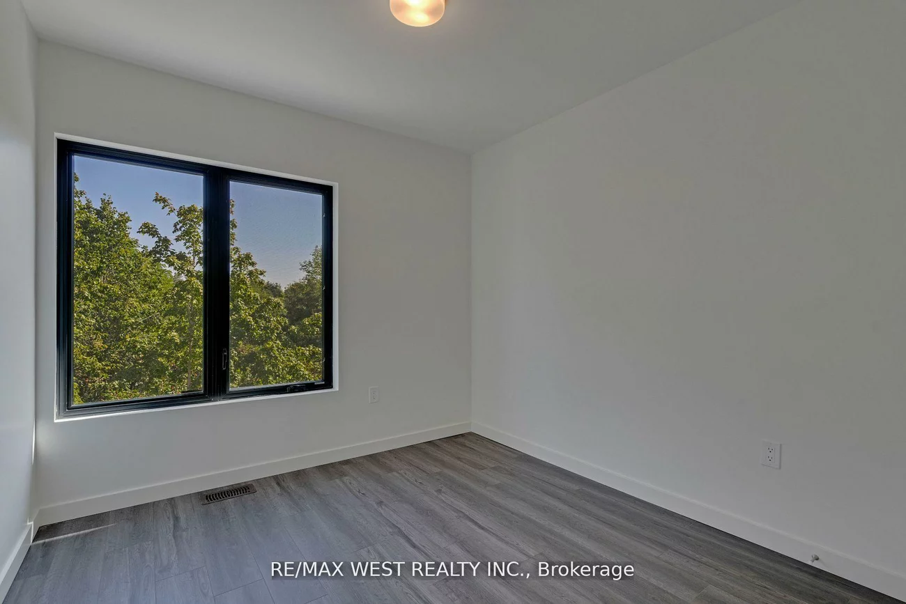 10, Rainwater, Holly, Barrie