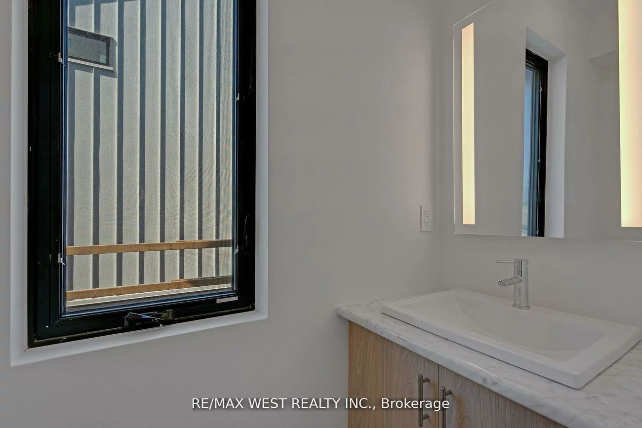 10, Rainwater, Holly, Barrie