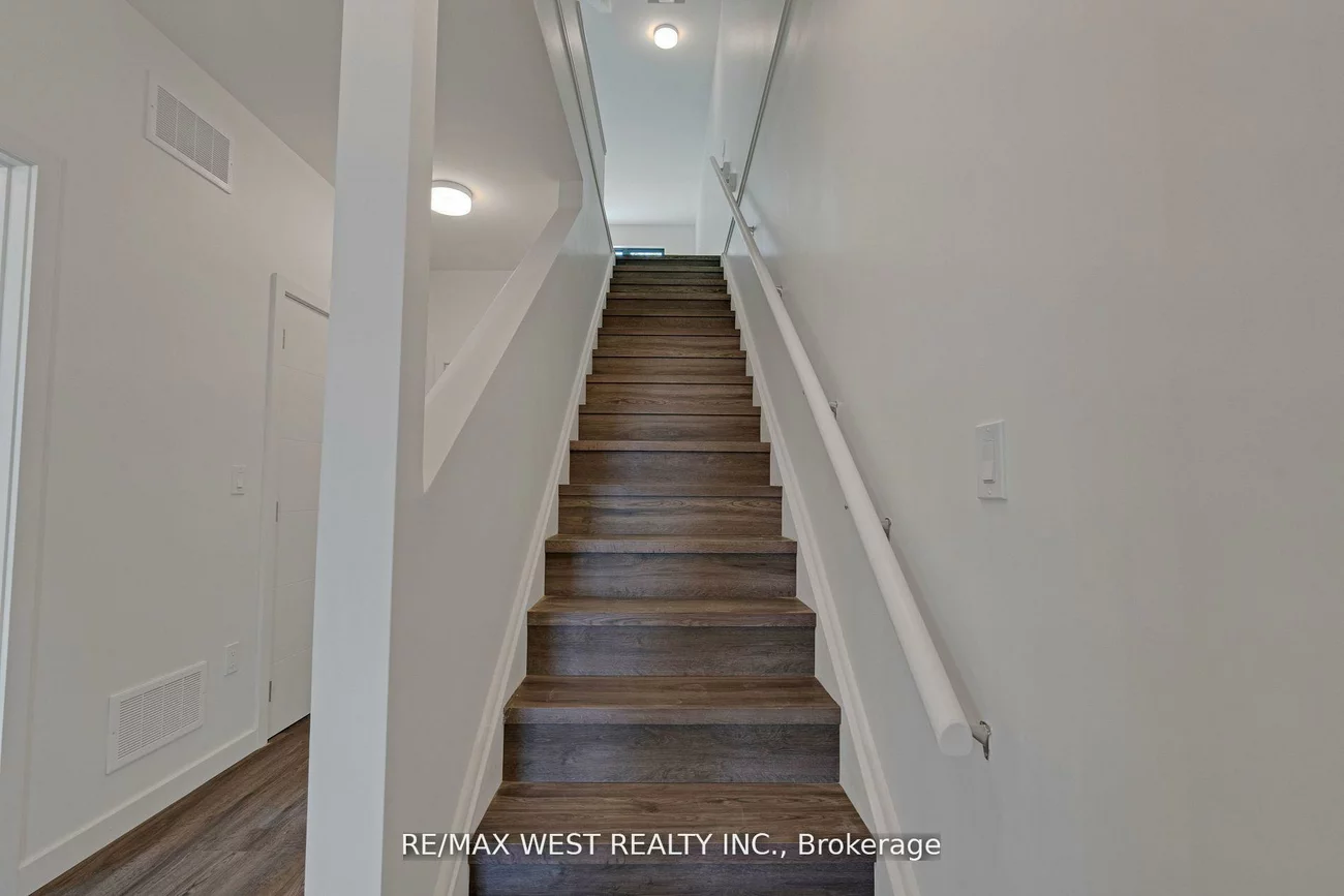 10, Rainwater, Holly, Barrie