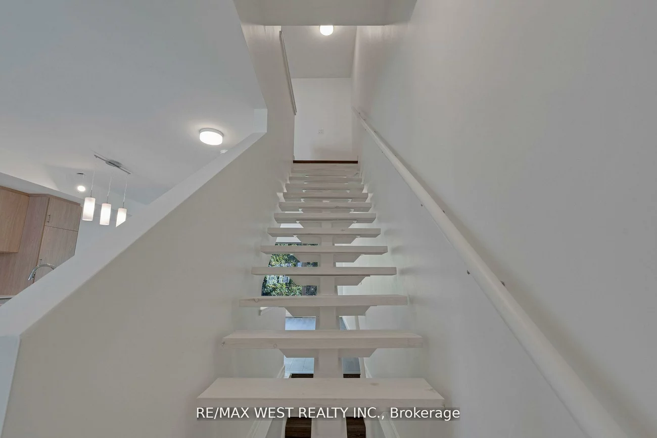 10, Rainwater, Holly, Barrie