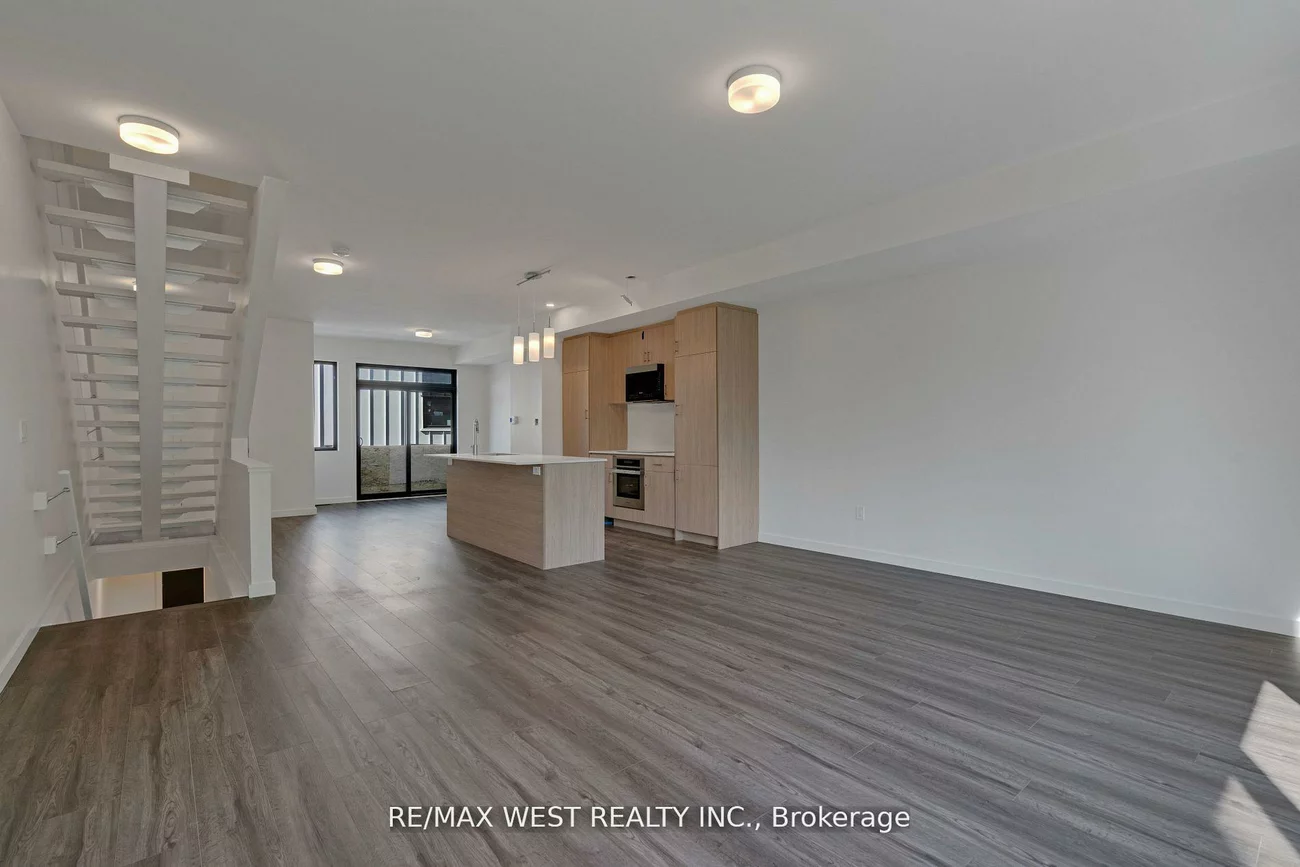 10, Rainwater, Holly, Barrie