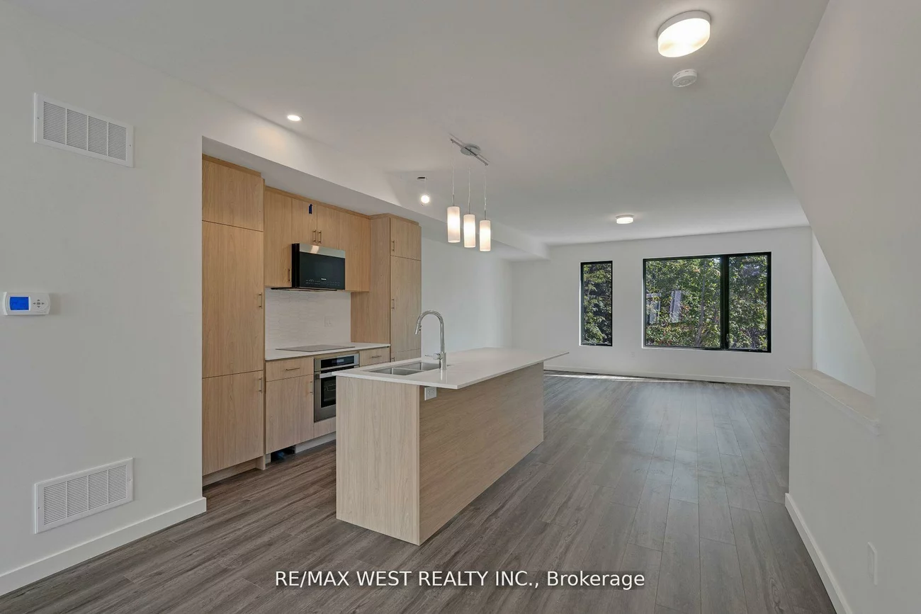 10, Rainwater, Holly, Barrie