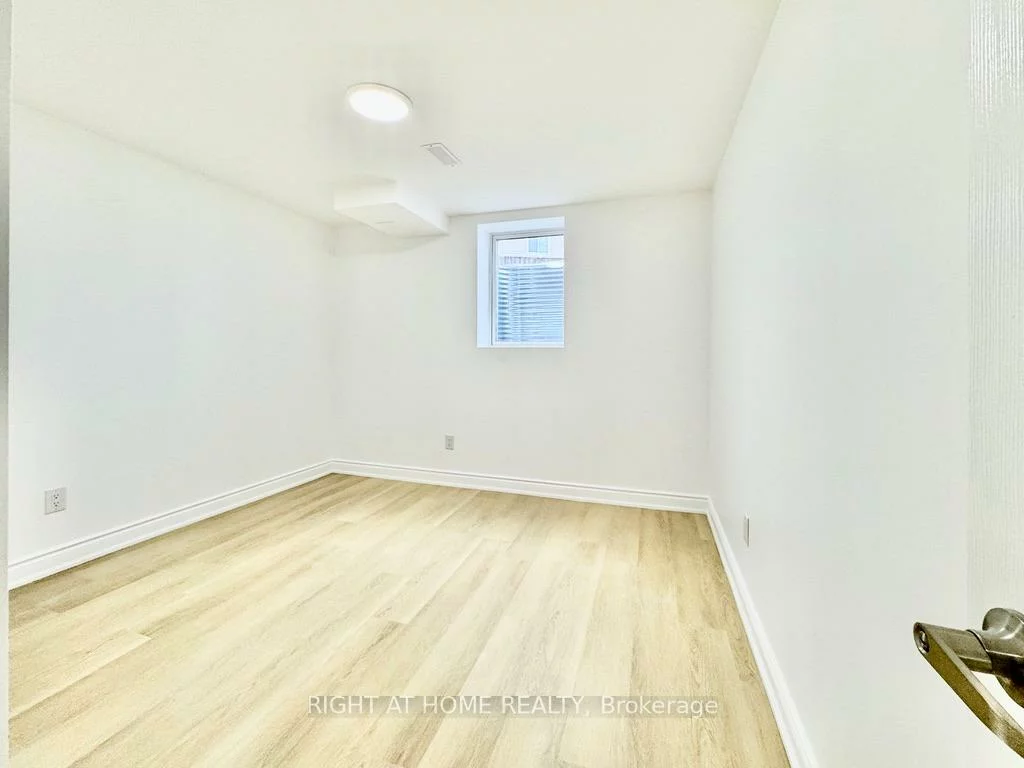 12, Unicorn, Innis-Shore, Barrie