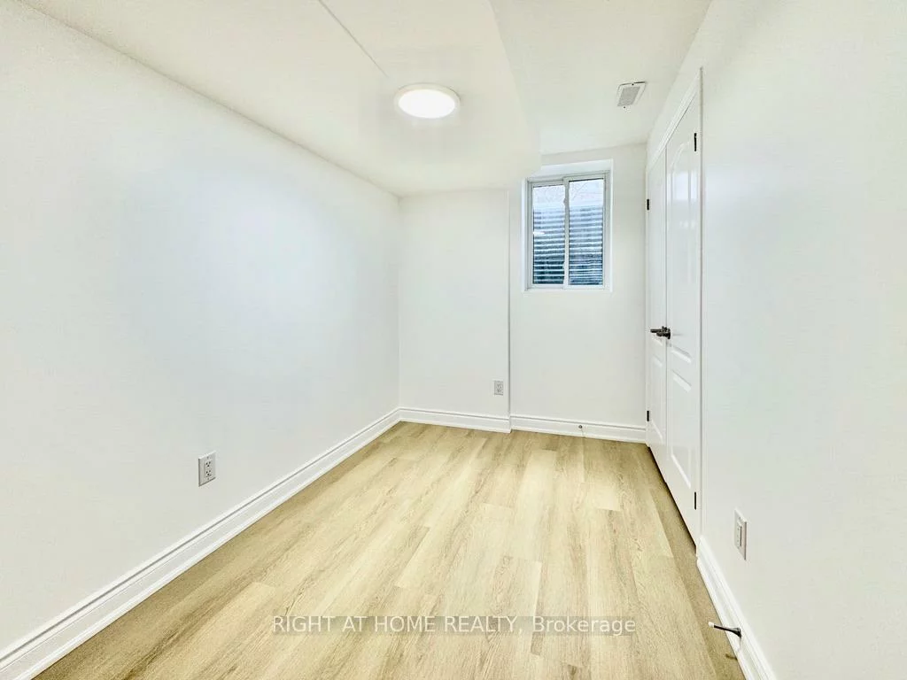 12, Unicorn, Innis-Shore, Barrie