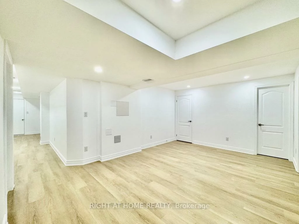 12, Unicorn, Innis-Shore, Barrie