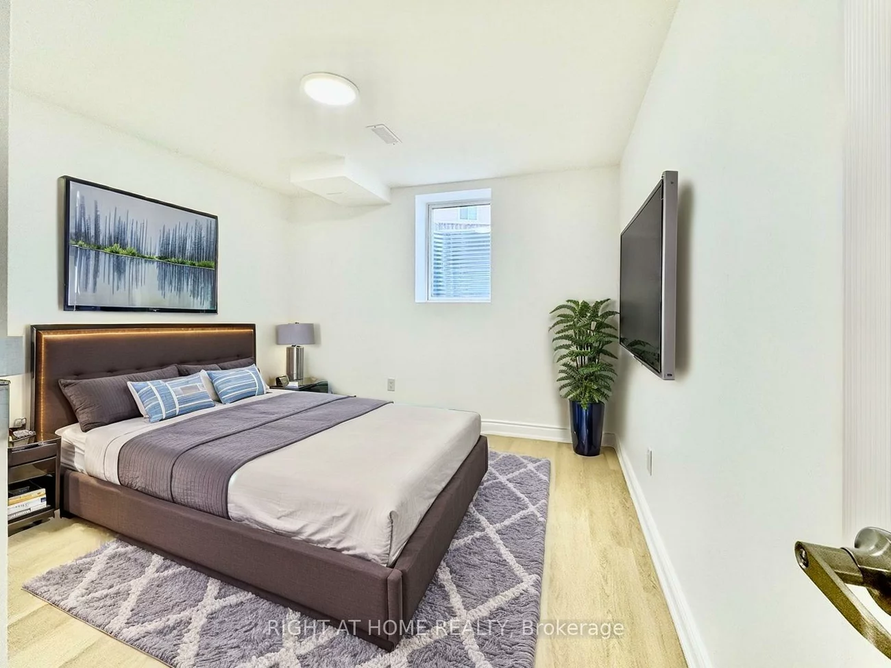 12, Unicorn, Innis-Shore, Barrie