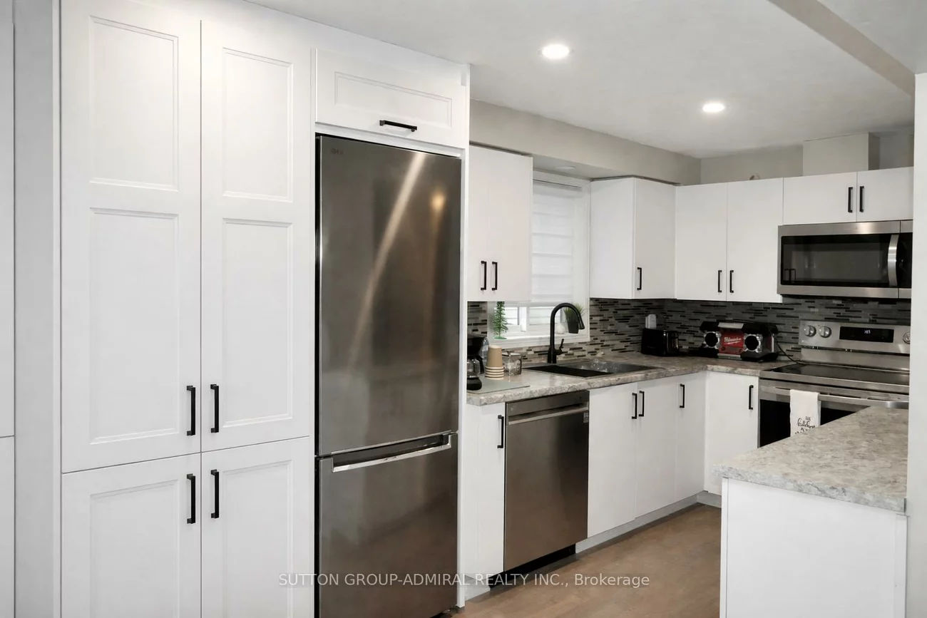 133, Columbia, Holly, Barrie