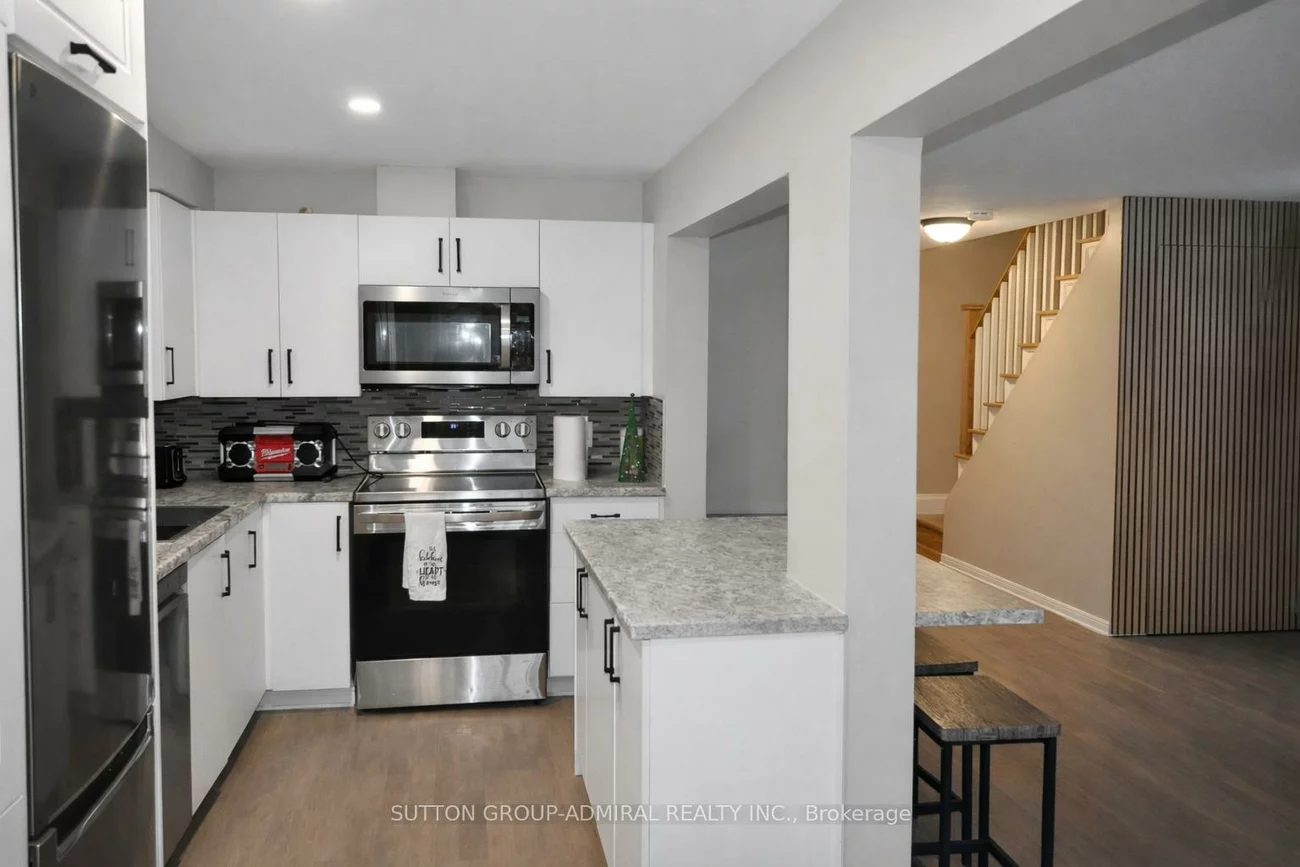 133, Columbia, Holly, Barrie