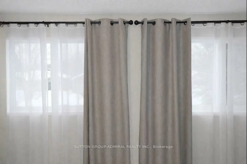 133, Columbia, Holly, Barrie