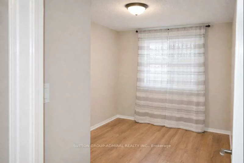 133, Columbia, Holly, Barrie