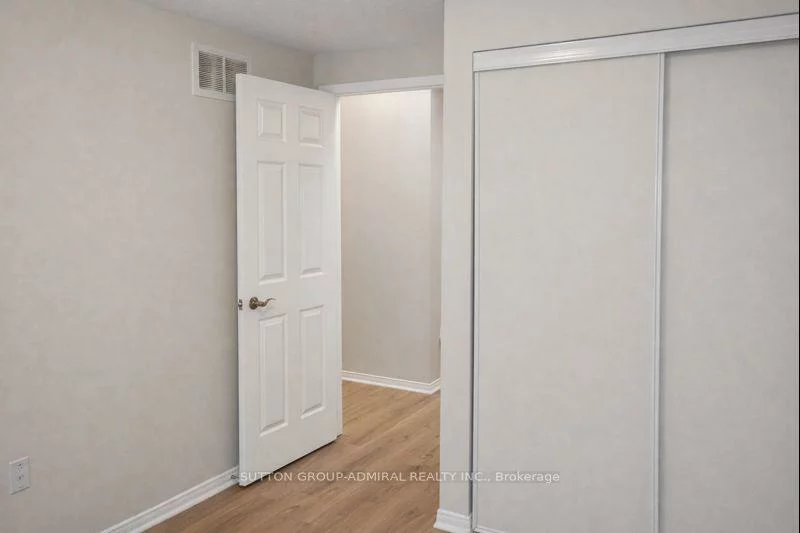 133, Columbia, Holly, Barrie