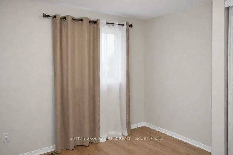 133, Columbia, Holly, Barrie