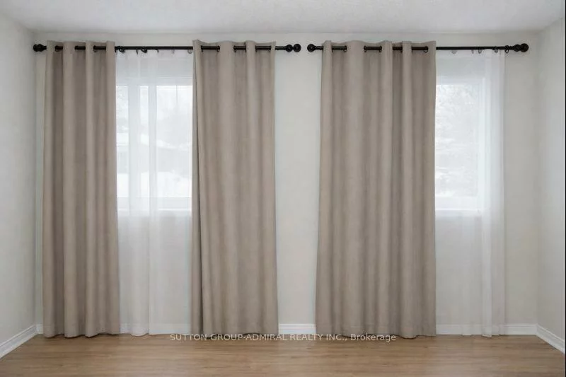 133, Columbia, Holly, Barrie