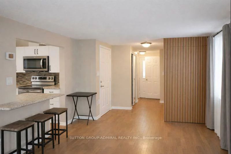 133, Columbia, Holly, Barrie