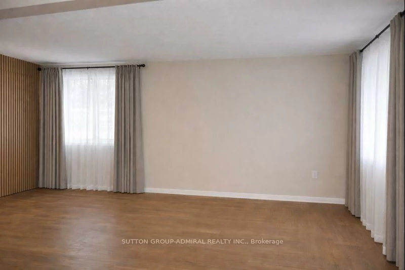 133, Columbia, Holly, Barrie