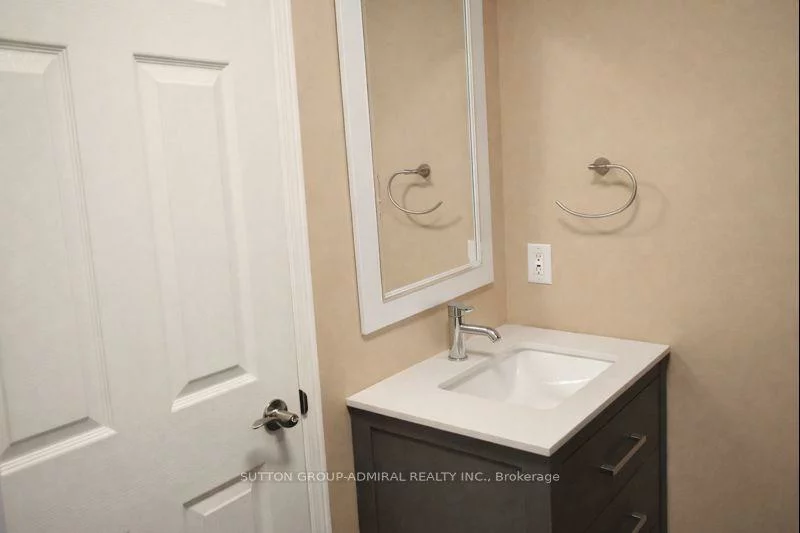 133, Columbia, Holly, Barrie