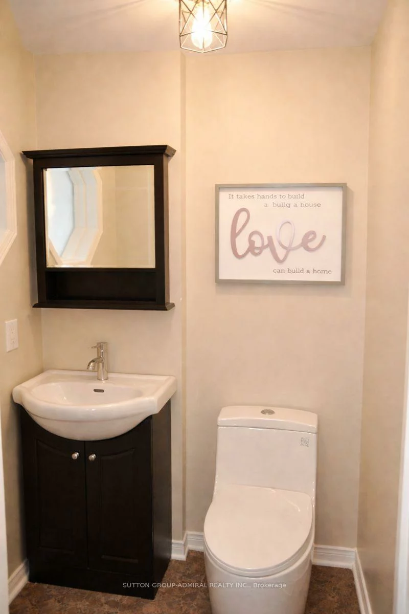 133, Columbia, Holly, Barrie