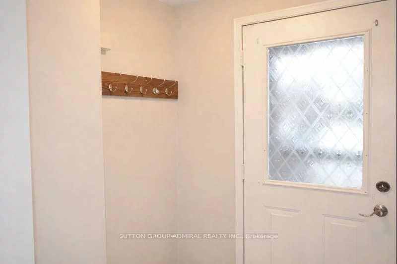 133, Columbia, Holly, Barrie