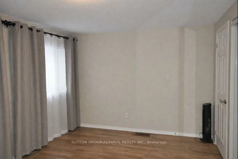 133, Columbia, Holly, Barrie