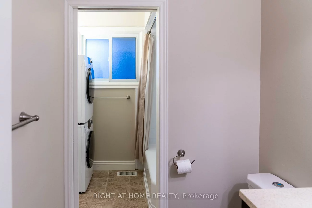 48, Ottaway, Wellington, Barrie