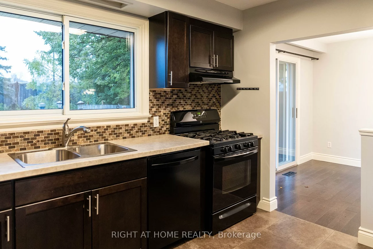 48, Ottaway, Wellington, Barrie