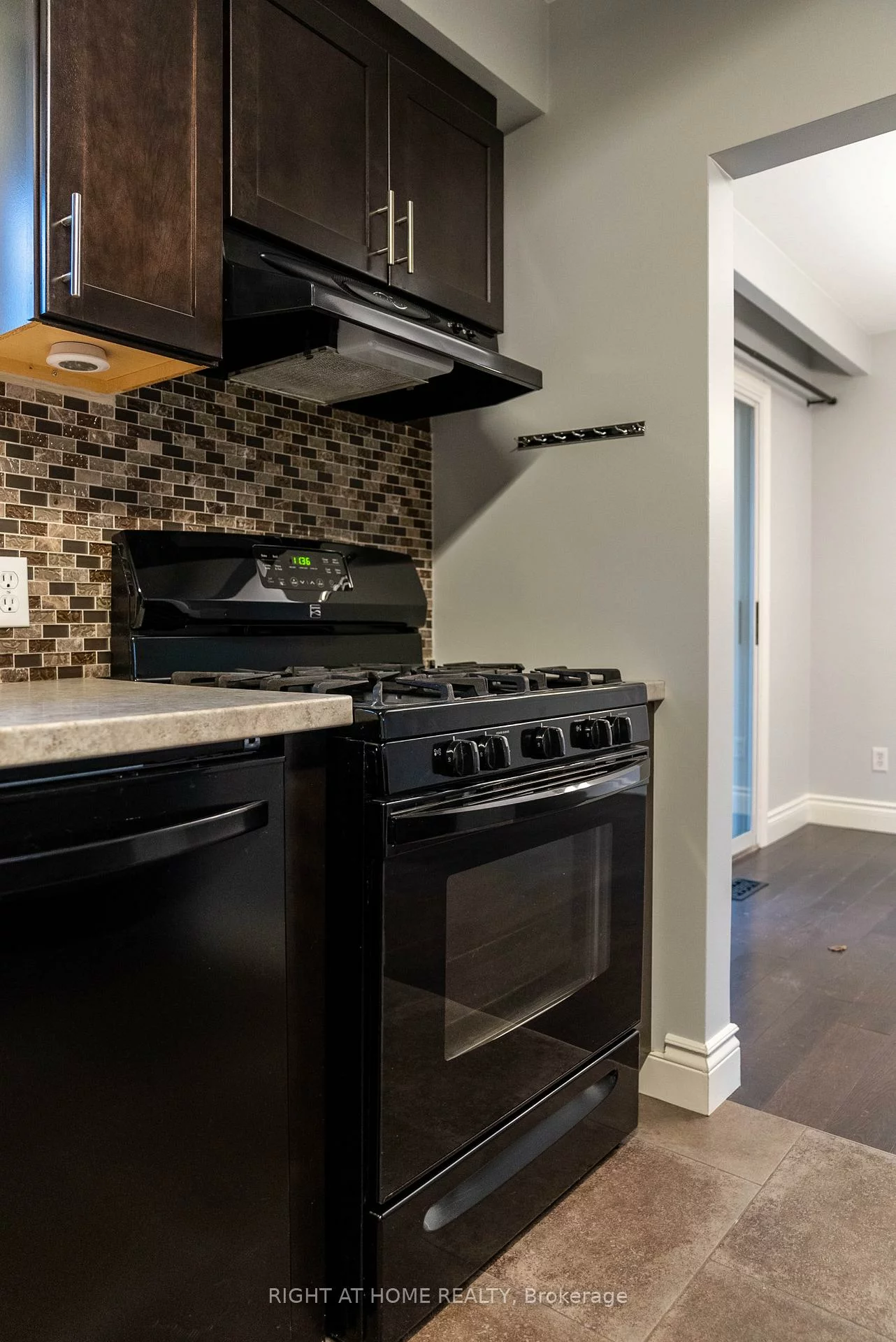 48, Ottaway, Wellington, Barrie