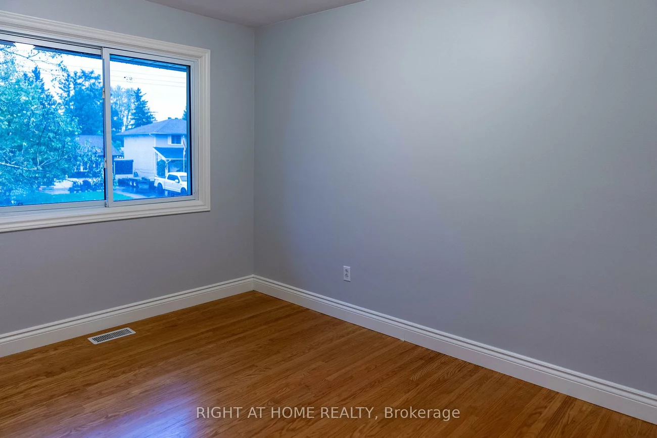 48, Ottaway, Wellington, Barrie