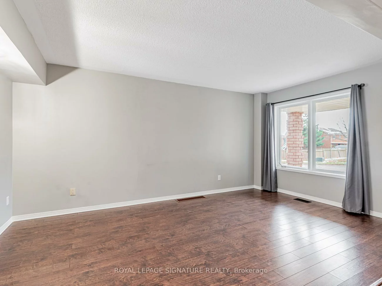 10, Laidlaw, West Bayfield, Barrie