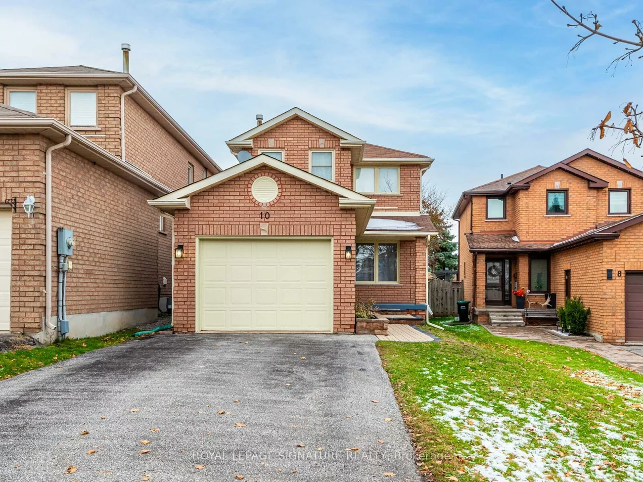 10, Laidlaw, West Bayfield, Barrie