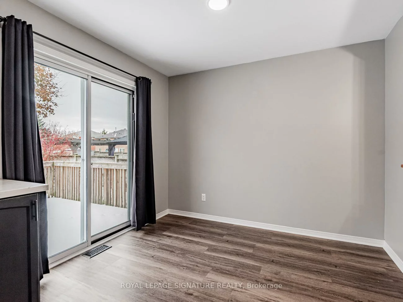 10, Laidlaw, West Bayfield, Barrie