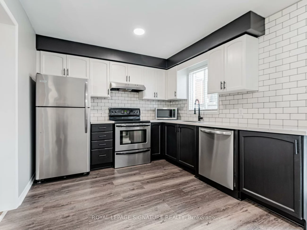 10, Laidlaw, West Bayfield, Barrie