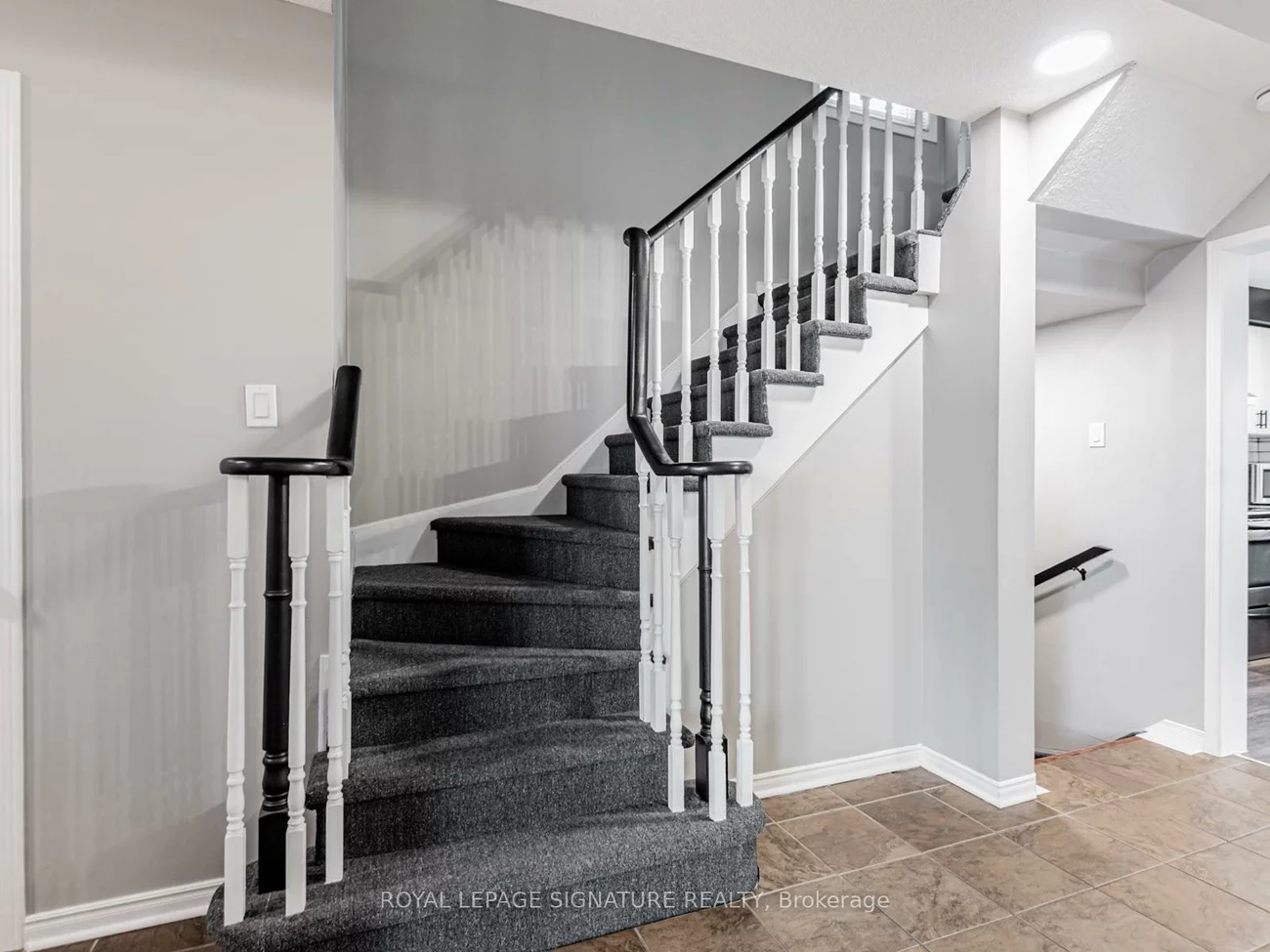 10, Laidlaw, West Bayfield, Barrie